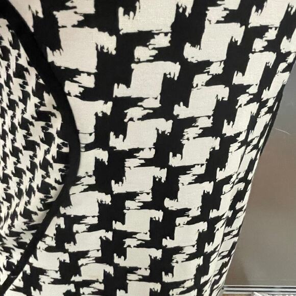 Express Size 8 Black White Bodycon Back Zipper Graphic Bold - Picture 3 of 8